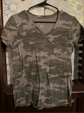 Universal Thread Monterey V-Neck Tee - Gray